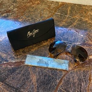 Maui Jim Gold Oversized Aviator Sunglasses with Case Excellent Condition